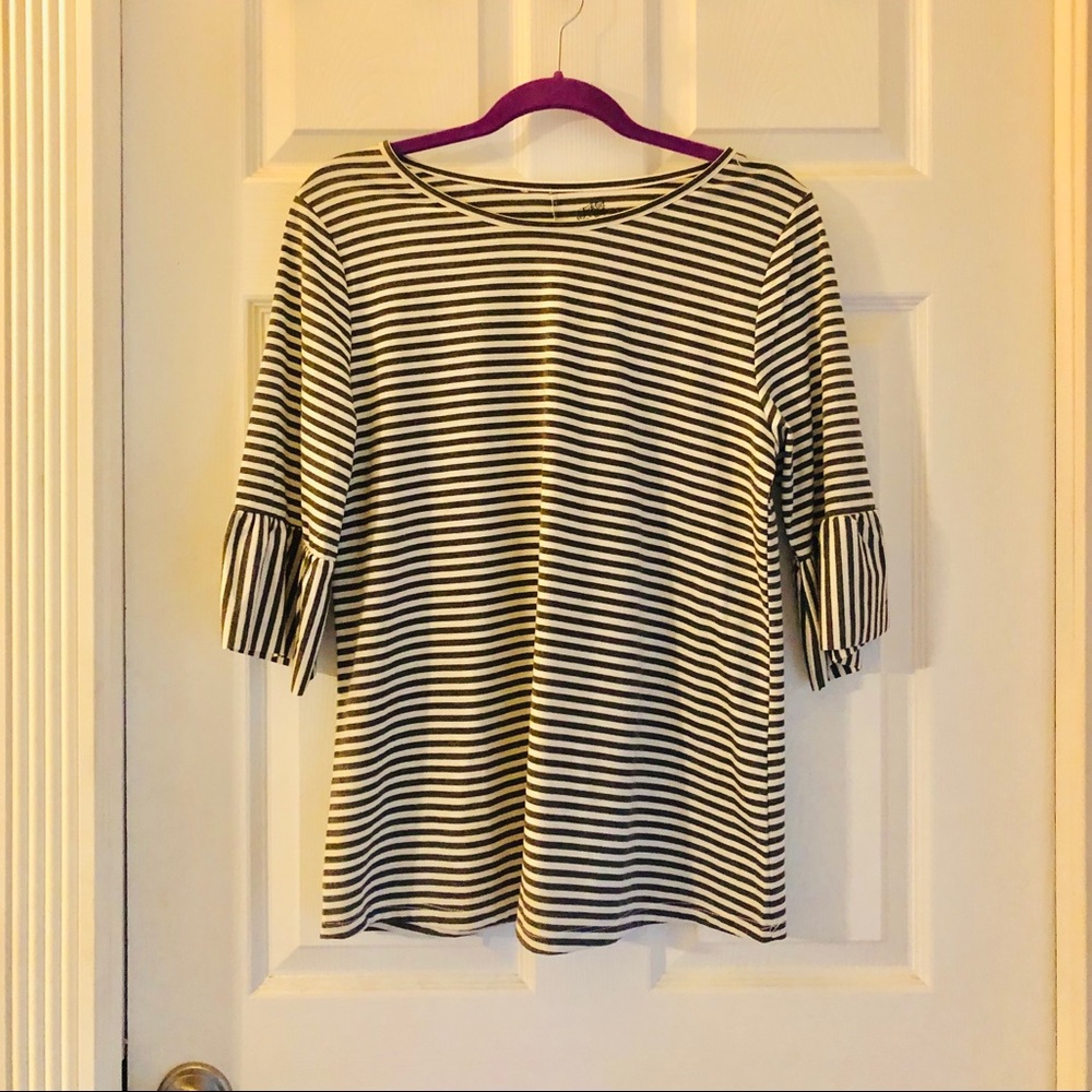 Grey/white striped puffed sleeve top